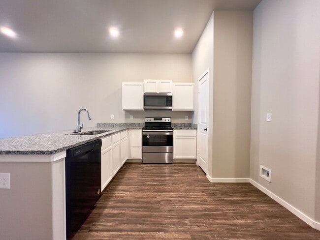 Building Photo - 2118 N Ave K Ave