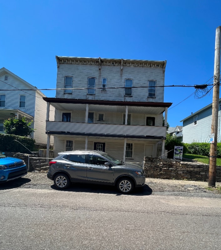 813 Eynon St Unit 2, Scranton, PA 18504 Room for Rent in Scranton, PA