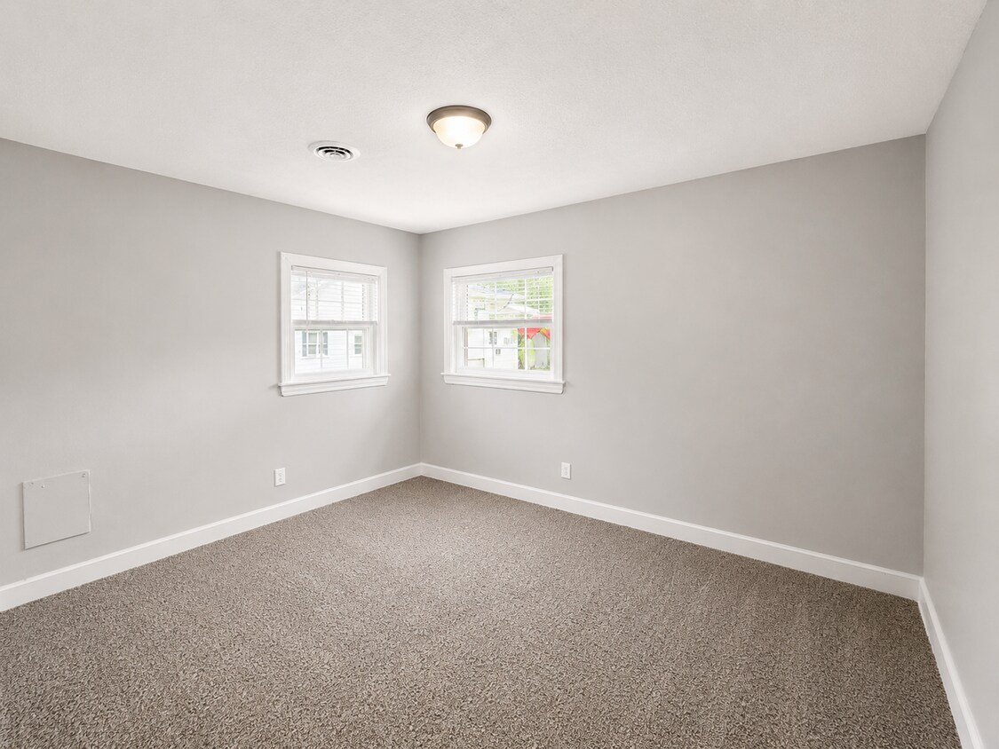 Foto del edificio - Charming 3-Bedroom Home in 40214