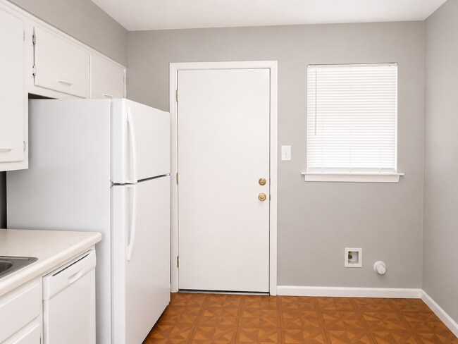 Foto del edificio - Spacious 2 Bed / 1.5 Bath Apartment at Raleigh Pines