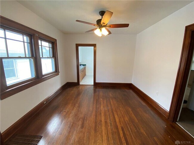Building Photo - 132 Oaklawn Ave