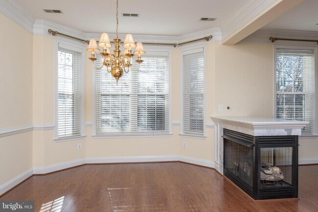 Building Photo - 828 Slaters Ln
