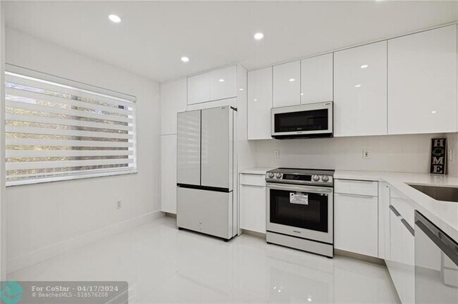 Foto del edificio - 9525 Weldon Cir