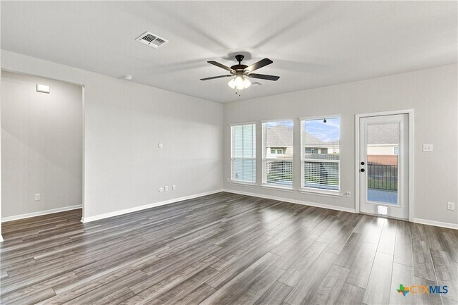 Foto del edificio - 2827 Fox River Dr