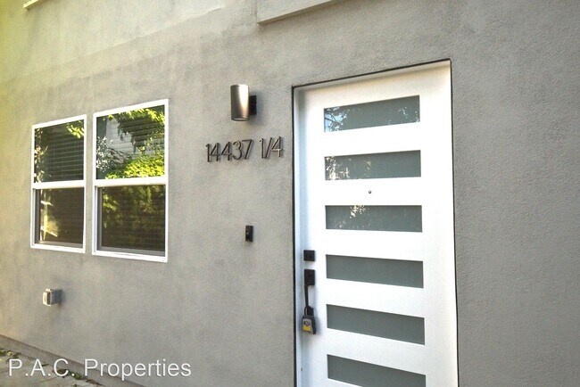 Foto del edificio - 1 br, 1 bath Apartment - 14437 Dickens Str...