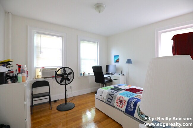 Foto del edificio - 258 Chestnut Hill Ave