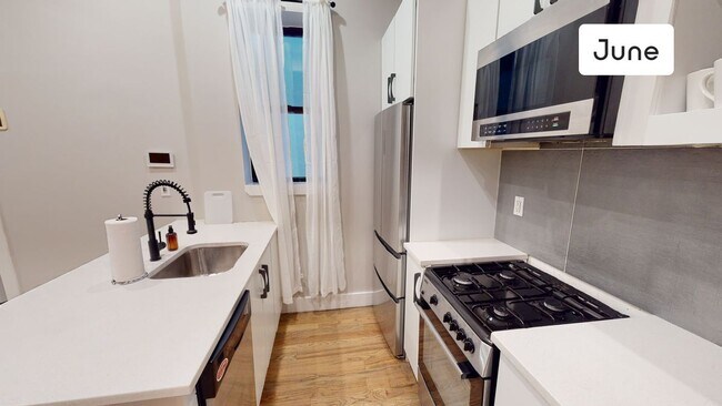 Building Photo - ROOM ONLY in 6-bed/6.5-bath Home