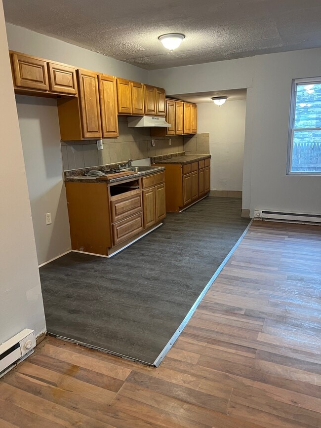 Building Photo - 2024 Bonaffon St