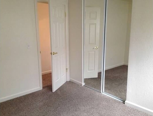 Foto del edificio - Close to Everything 4 bedroom, 2 Bath Hous...