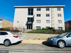 Building Photo - 1221 N Quinn St