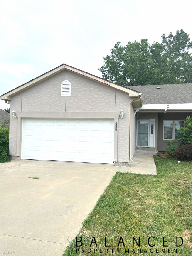 3 br, 3.5 bath House - 4333 NW 53rd Ter - House for Rent in Topeka, KS ...