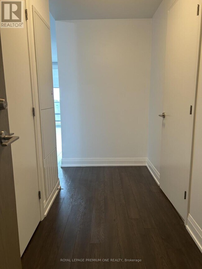 Photo du bâtiment - 4800-4800 Hwy 7