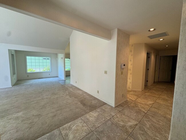 Foto del edificio - Hucrest home with 3 car garage