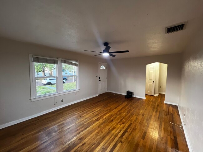 Foto del edificio - 3730 3rd Ave N