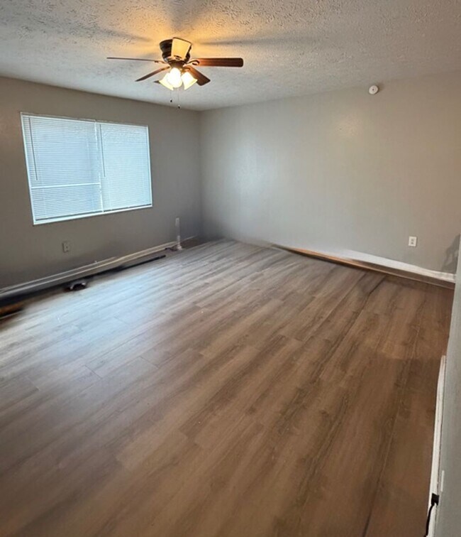 Building Photo - Sevierville 37862 - 2 bedroom, 1 bath apartment - Call Linda Meese (865) 591-6004