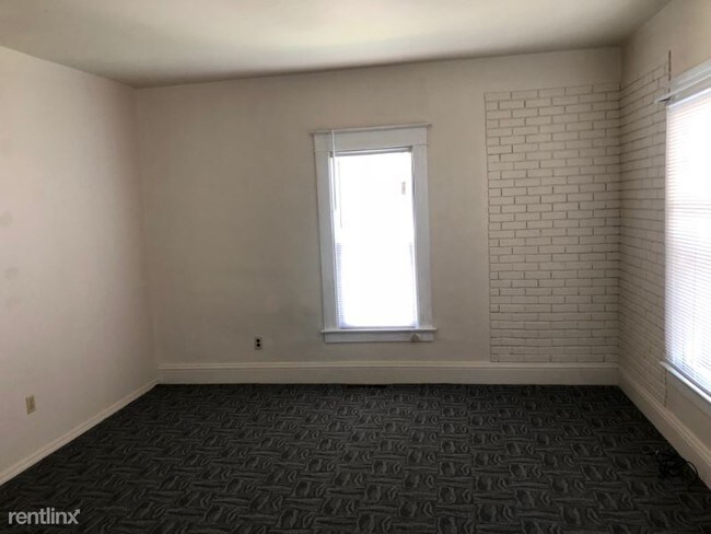 Building Photo - 3 br, 1 bath House - 903 W.11
