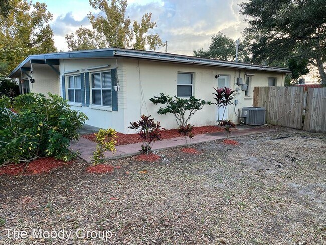Foto del edificio - 3 br, 2 bath House - 1800 Sharondale Dr.