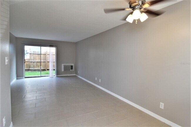Building Photo - 3001 Bee Ridge Rd