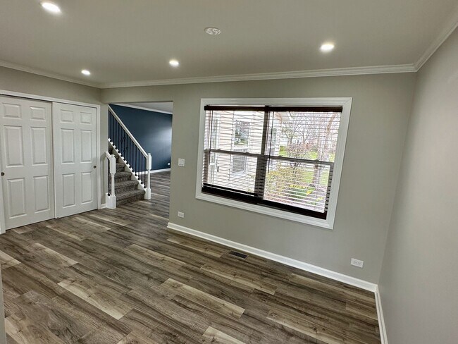 Building Photo - 890 Colony Lake Dr