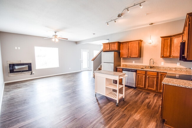 Building Photo - 1024 Castle Pines Dr