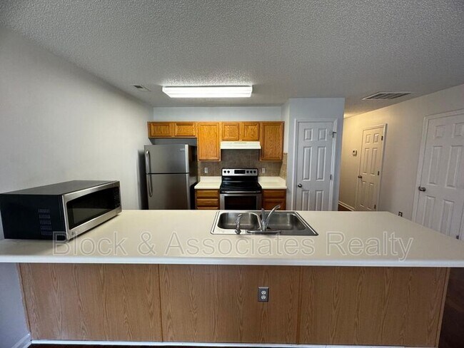 Foto del edificio - 4804 Tanglewood Oaks St