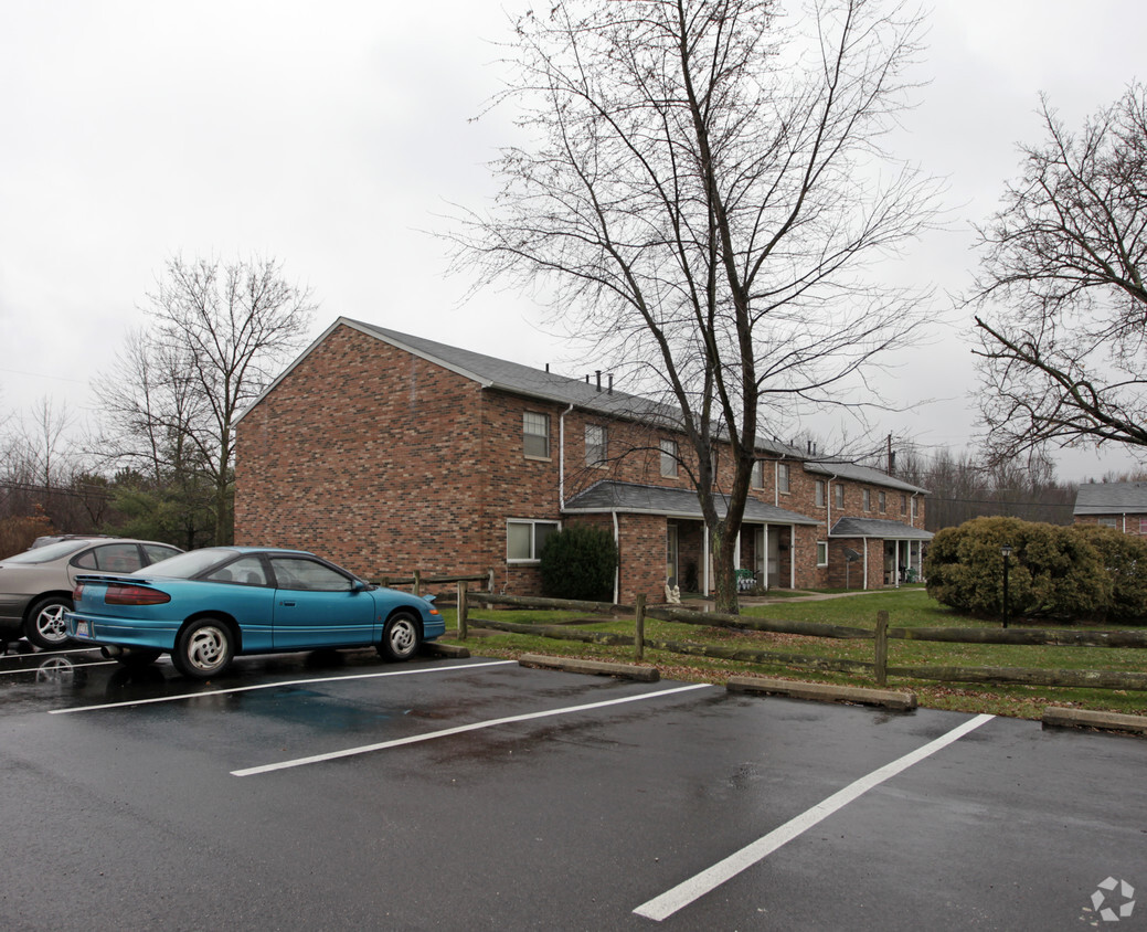 Primary Photo - Sagamore 400 Townhouses