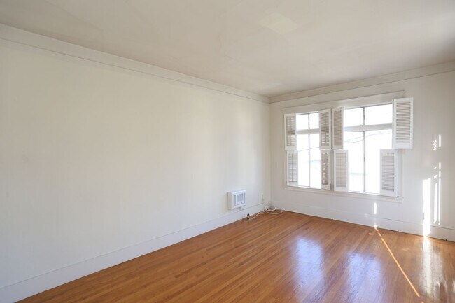 Building Photo - OPEN HOUSE:Sunday(12/10)3:05pm-3:15pm  Lar...