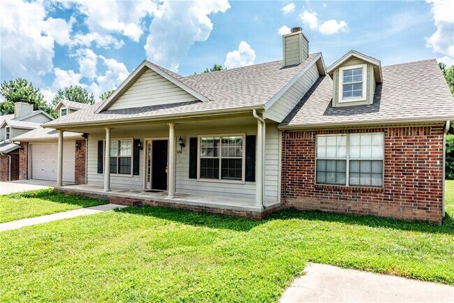 Building Photo - 4389 E Holiday Dr