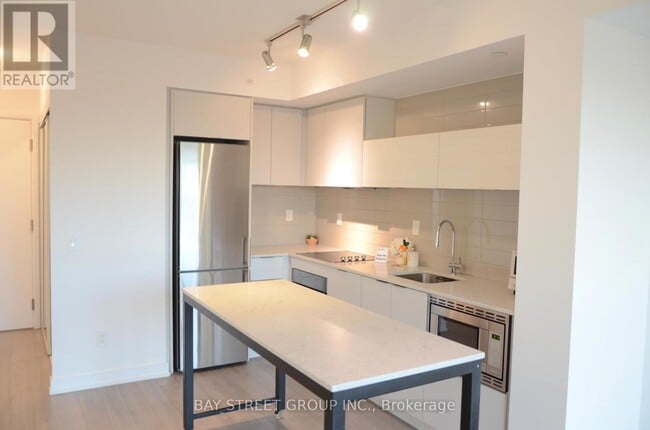 Building Photo - 20 Thomas Riley Rd