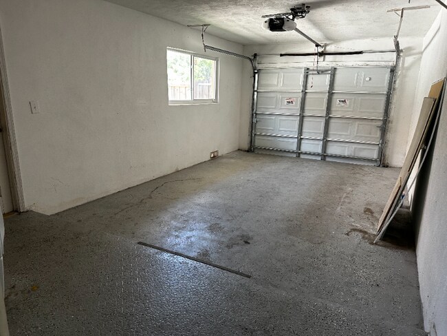 Building Photo - 7902 NW 70th Ct