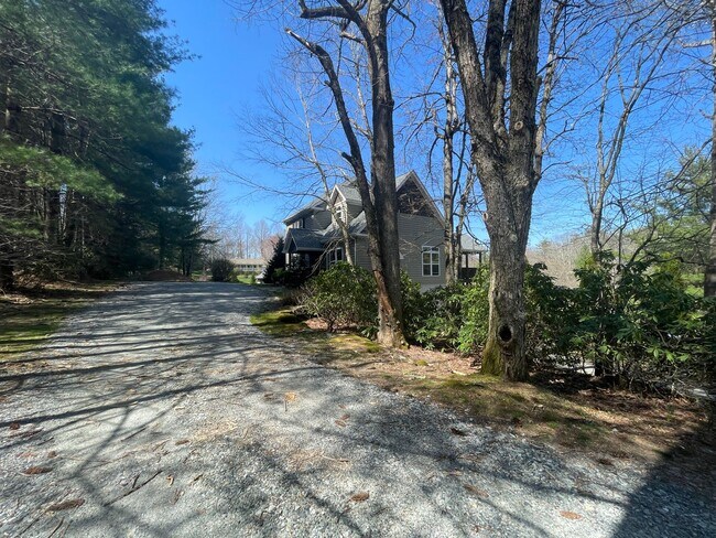 Building Photo - 412 Frank Lewis Road