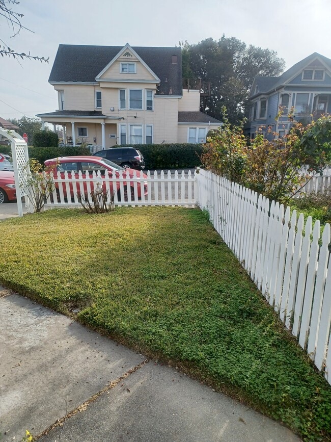 Building Photo - 944 Virginia St