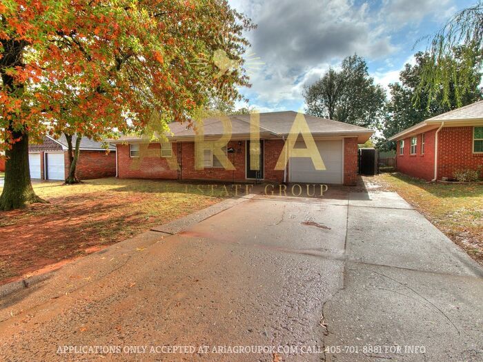 Primary Photo - AVALABLE NOW! 3 Bed/1 Bath Single Family H...