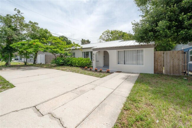 Building Photo - 611 S Highland Ave