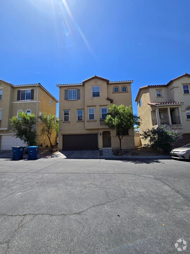 Building Photo - 7063 Canary Ivy Way