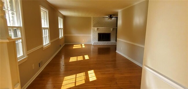 Building Photo - 210 King Arthur Dr