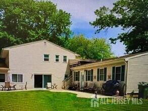 Building Photo - 8 Scheid Dr
