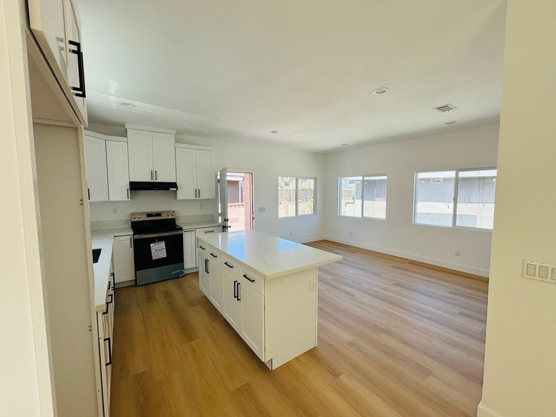 Building Photo - 5953 Meinhardt Rd