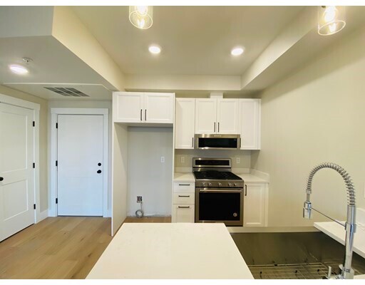Building Photo - 307 Webster Ave