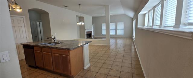 Foto del edificio - 2121 Kingsdale Ct