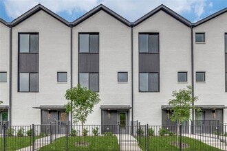 Building Photo - 5609 Live Oak St