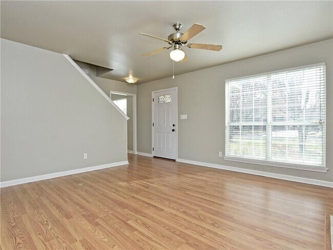 Building Photo - 605 Amaryllis Ave