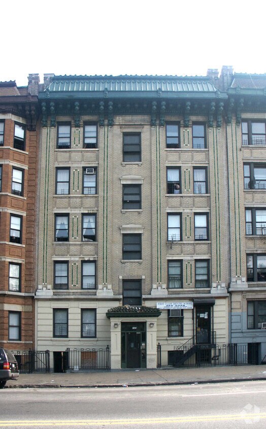 Building Photo - 2426 University Ave