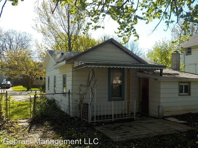 Building Photo - 1402 Mann Ave