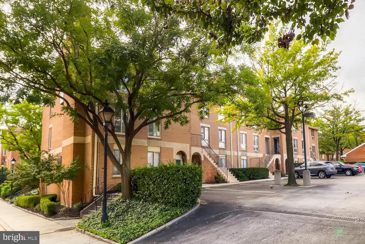 Primary Photo - 113 W Conway St