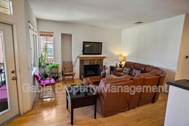 Foto del edificio - 17977 Lost Canyon Rd