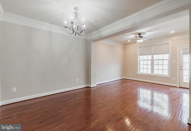 Building Photo - 513 Girard St