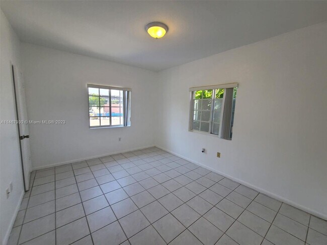 Foto del edificio - 2/2 FABULOUS CONDO. WALK TO DOWNTOWN HOLLY...