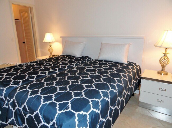 Foto del edificio - 664 Normandy Ln