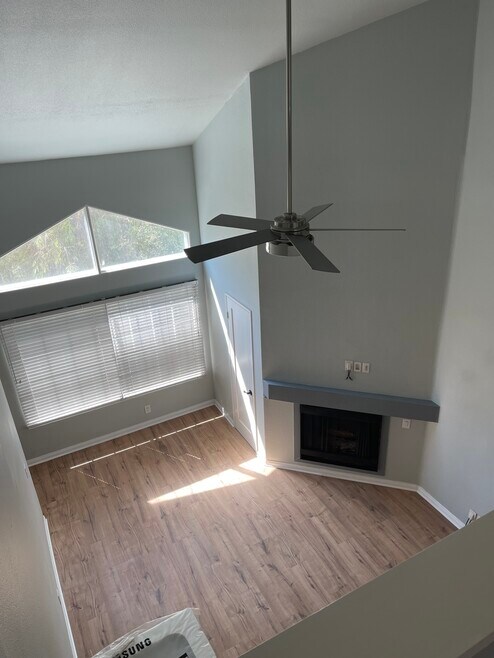 Building Photo - 5525 Canoga Ave
